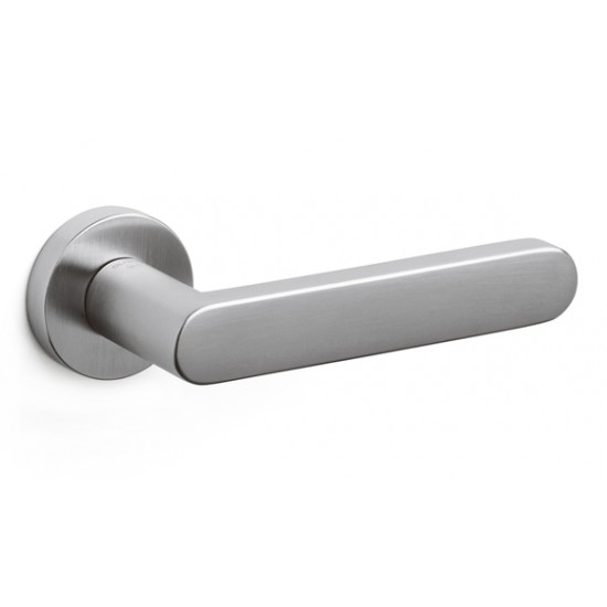 Olivari Link Door Handle on a Round Rose 