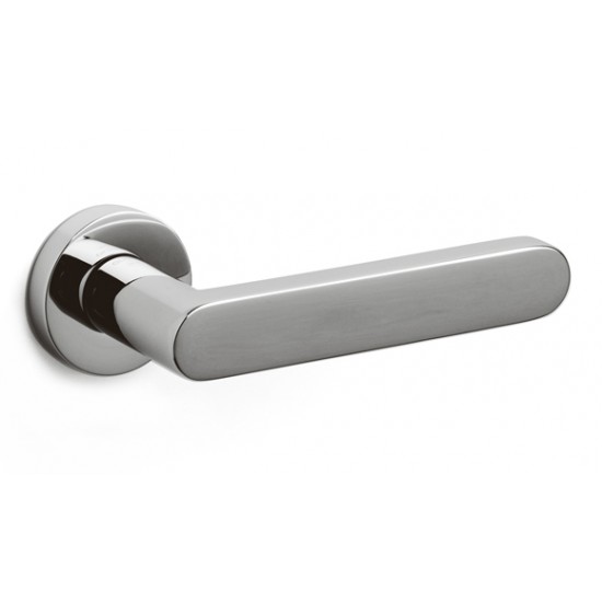 Olivari Link Door Handle on a Round Rose 