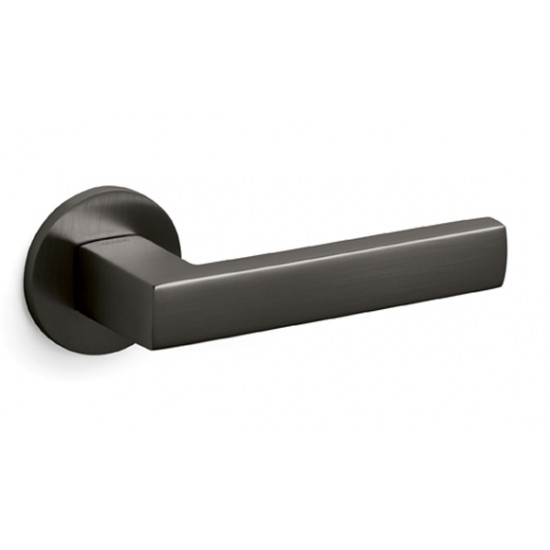 Olivari Planet Low Door Handle on a Round Rose 