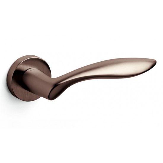 Olivari Ondo Door Handle on a Round Rose 