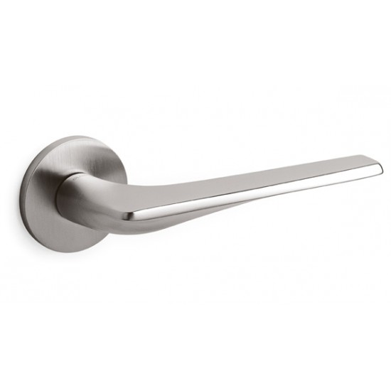 Olivari Twist Door Handle on a Round Rose 