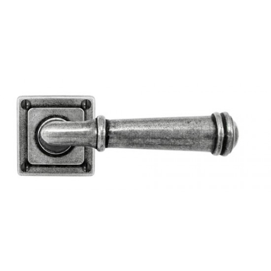 Finesse Design Durham Range Door Handle on a Square Rose in Pewter